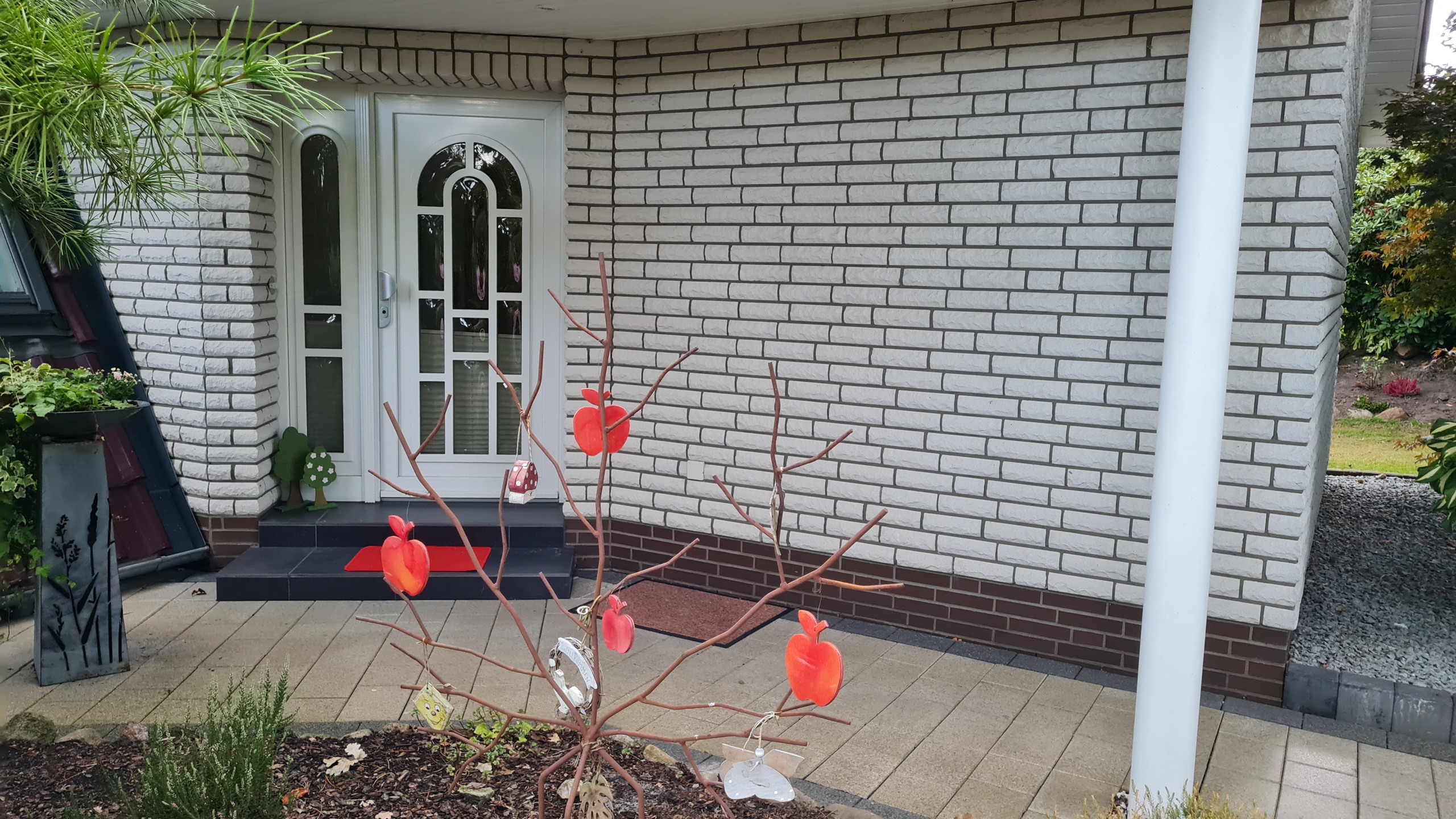 Einladender Eingang des Ferienhauses