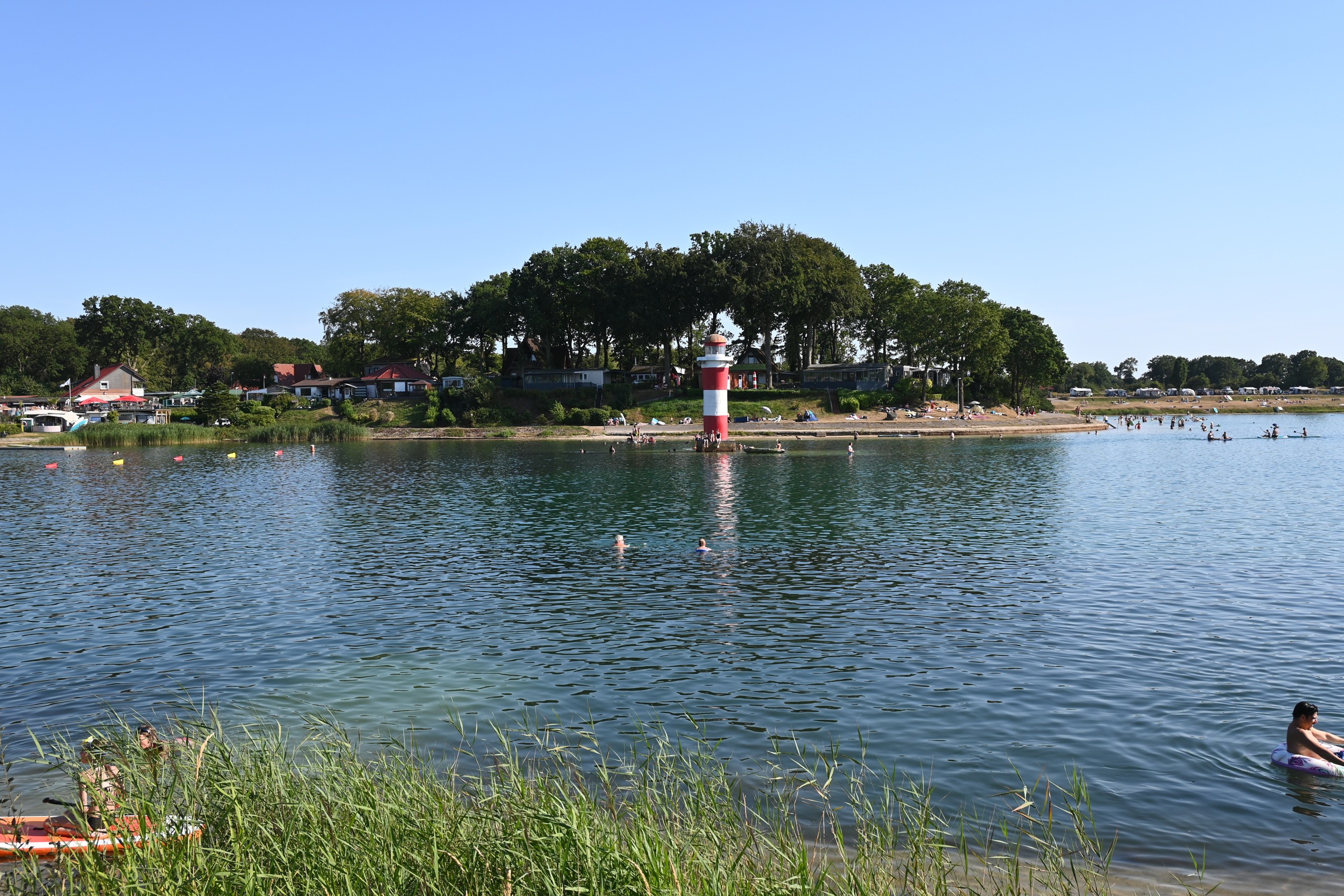 Bernsteinsee an einem sonnigen Sommertag