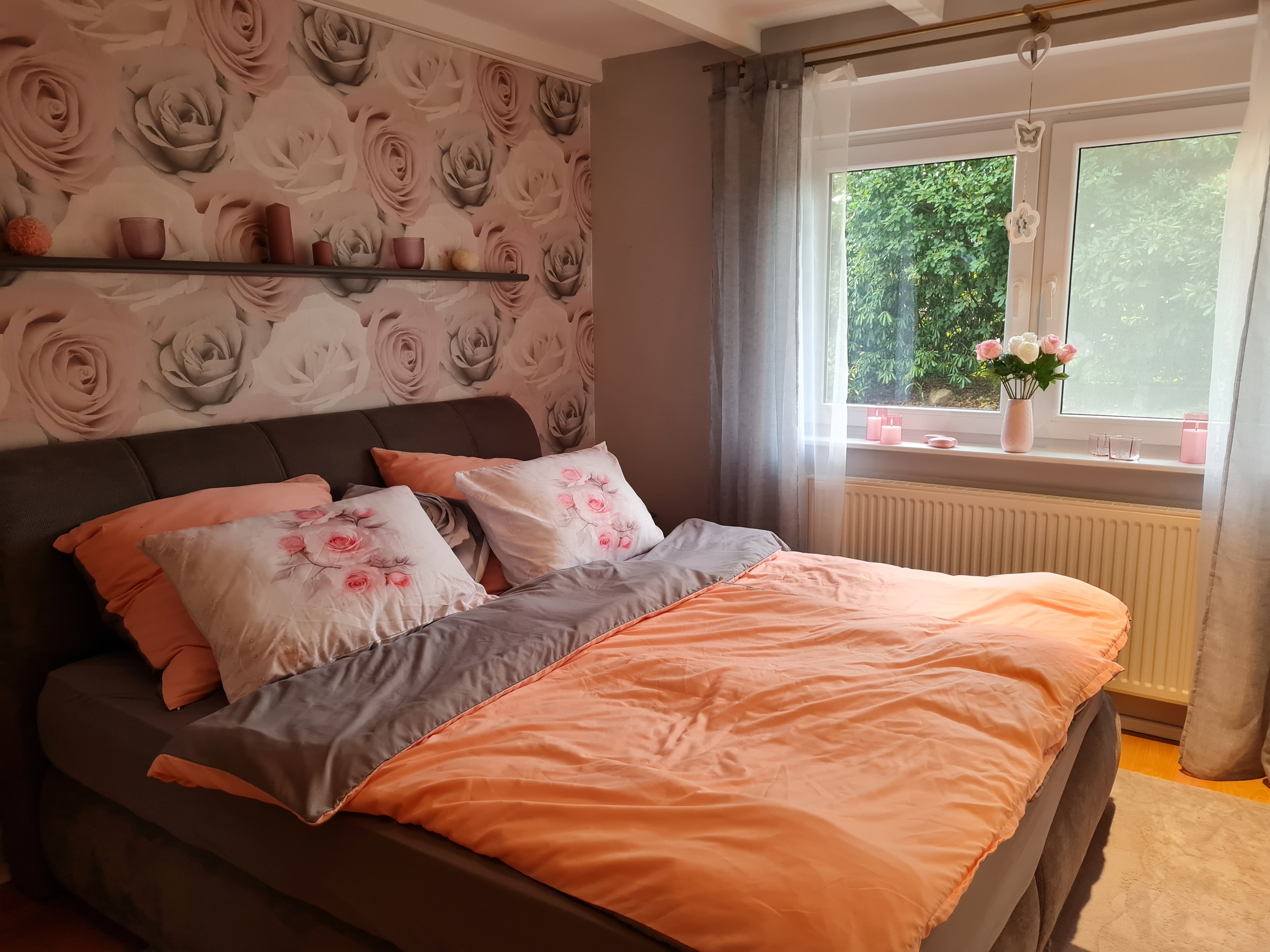 Ruhiges Doppelzimmer mit Blick ins Grüne