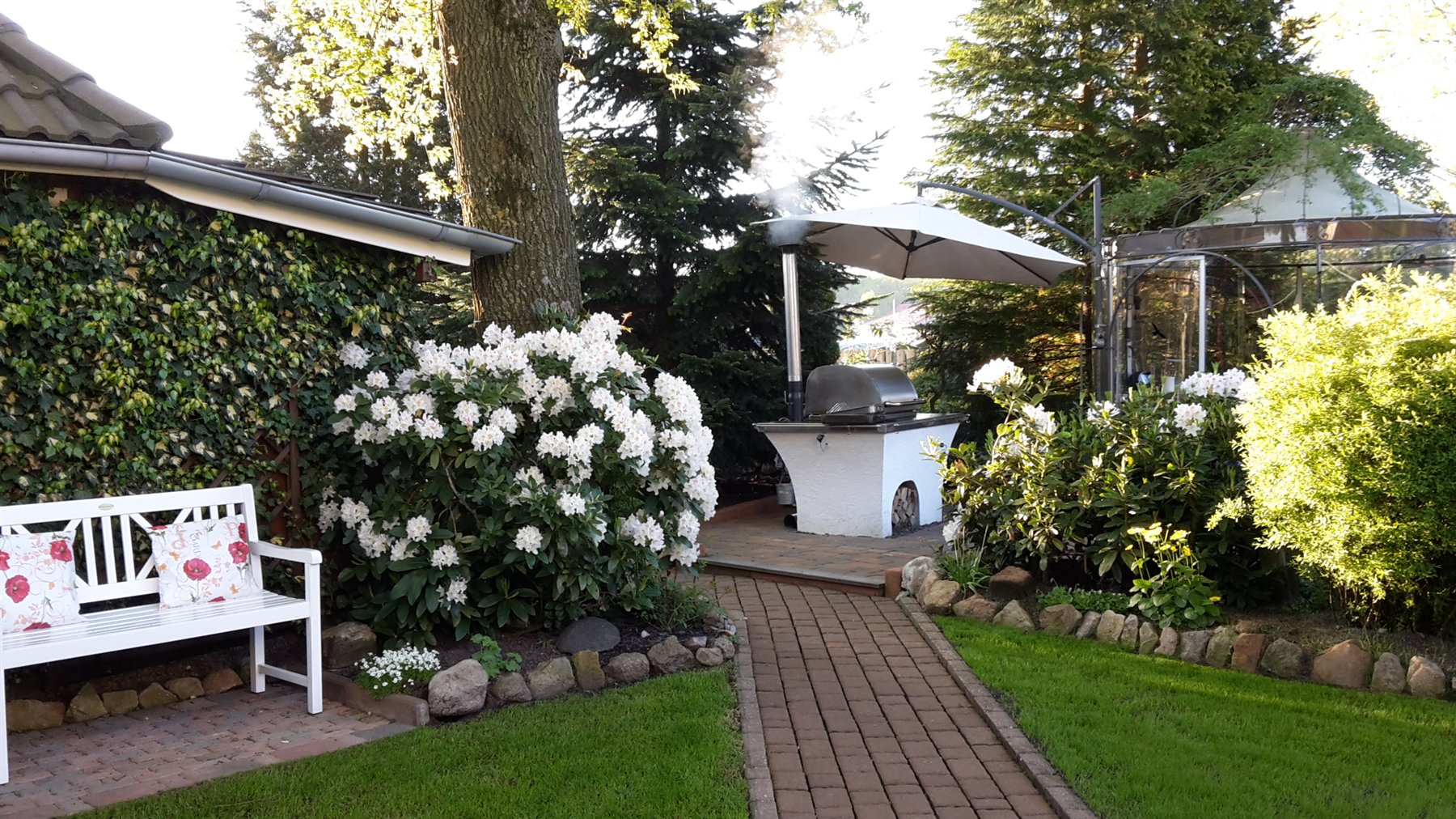 Romantischer Sitzplatz im Garten