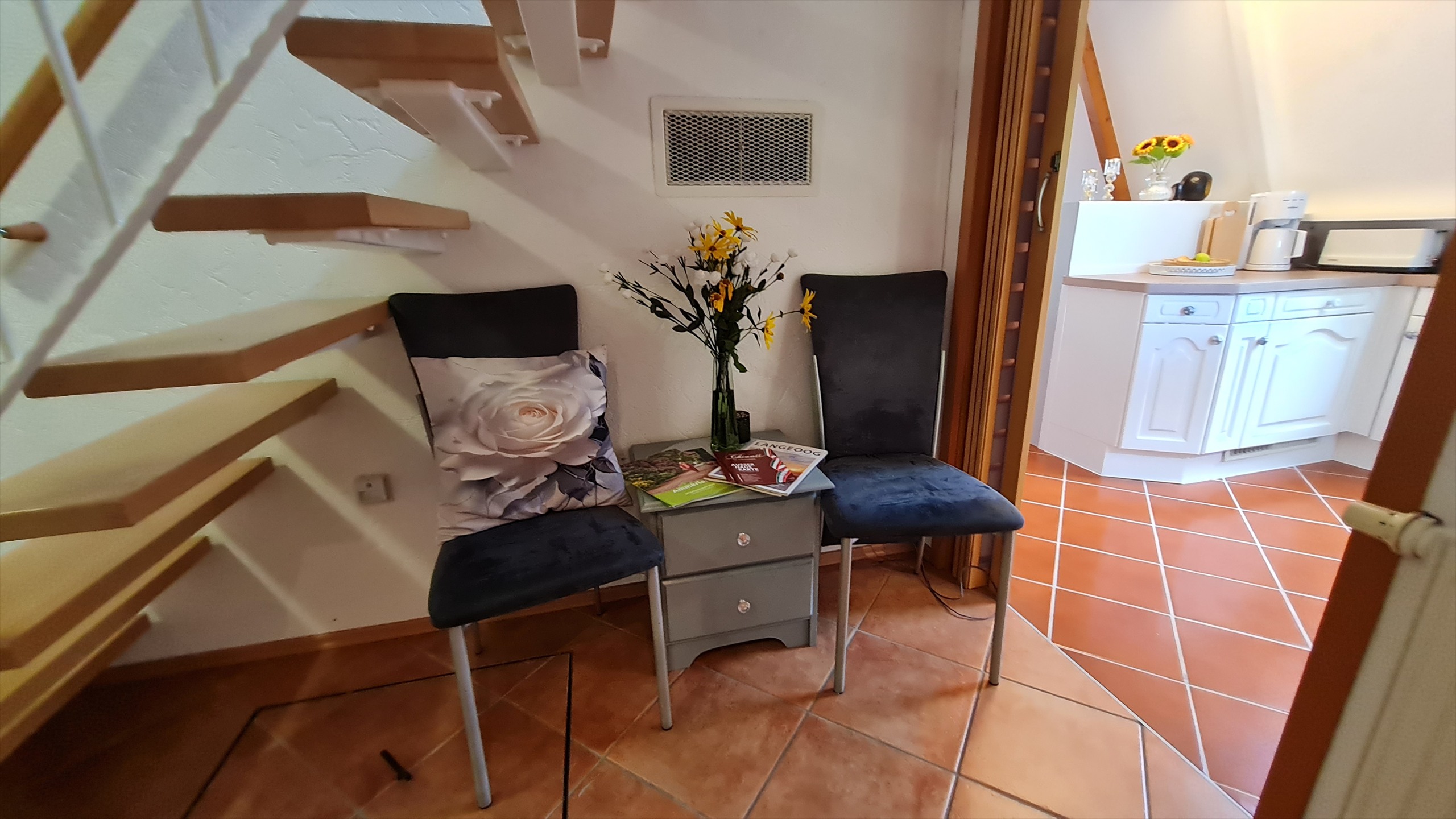 Treppenbereich mit liebevollen Wohnaccessoires